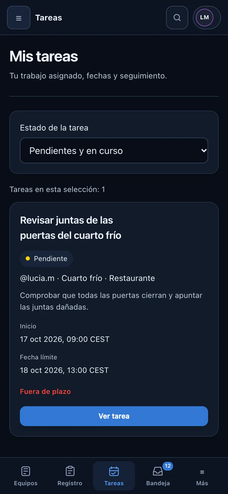 Lista de tareas de una empleada en el móvil